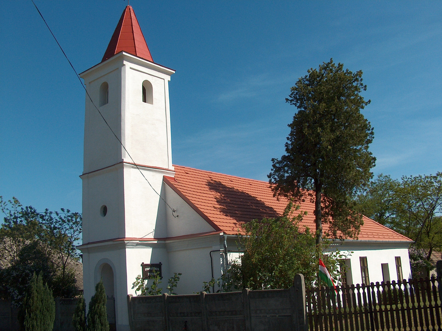 Nemesládony, templom