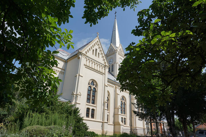 Jliusi csaldi istentisztelet